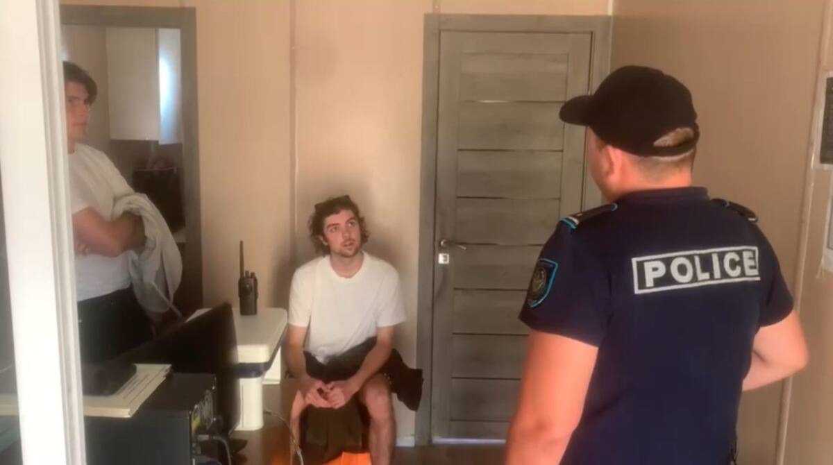 Туристы из Германии нарушили ПДД в Караганде: с ними поговорили на английском