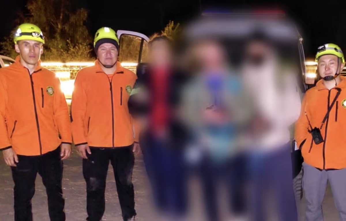 Ночная спасательная операция: заблудившихся в горах туристов нашли в Алматинской области