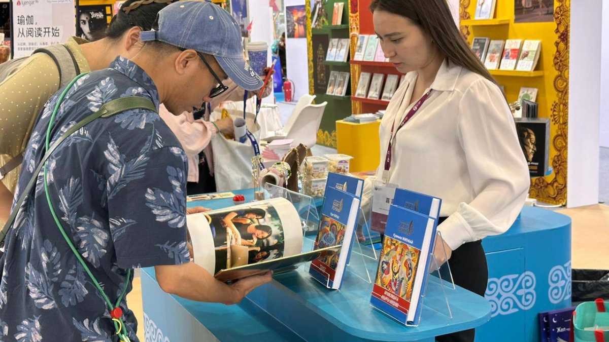 Современную литературу Казахстана представили на книжной выставке в Гуанчжоу