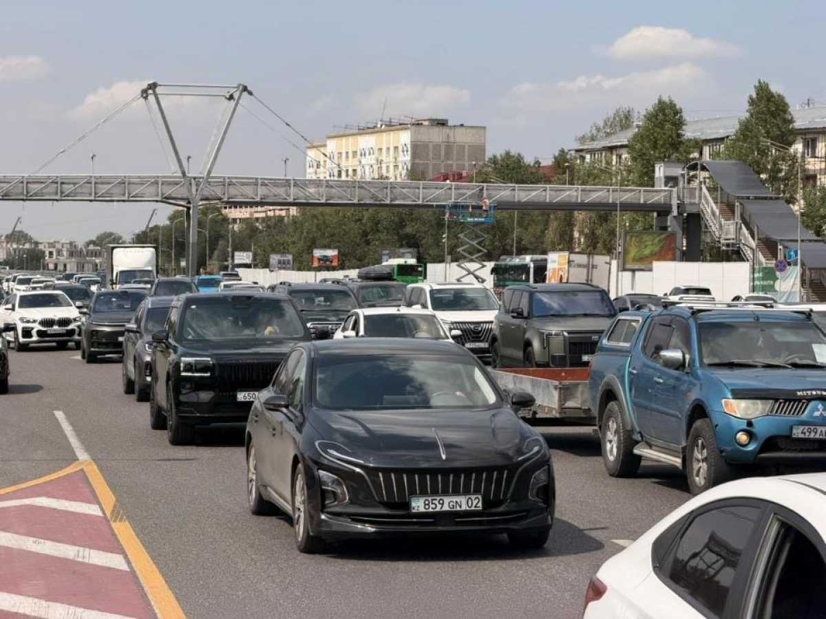 Отдельную проверку выбросов автомобилей вводят в Алматы с 1 сентября
