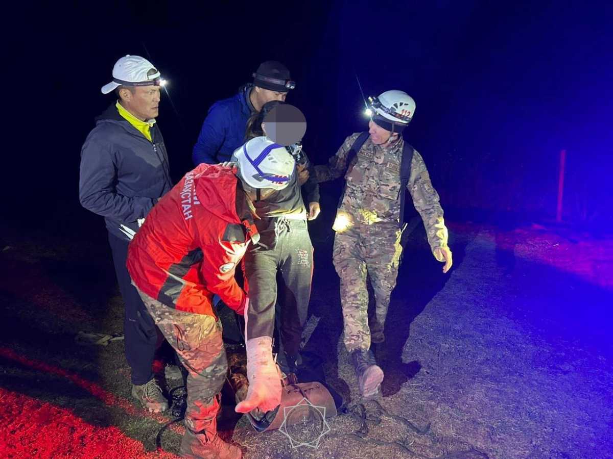 Травмированную туристку спасли в горах Туркестанской области