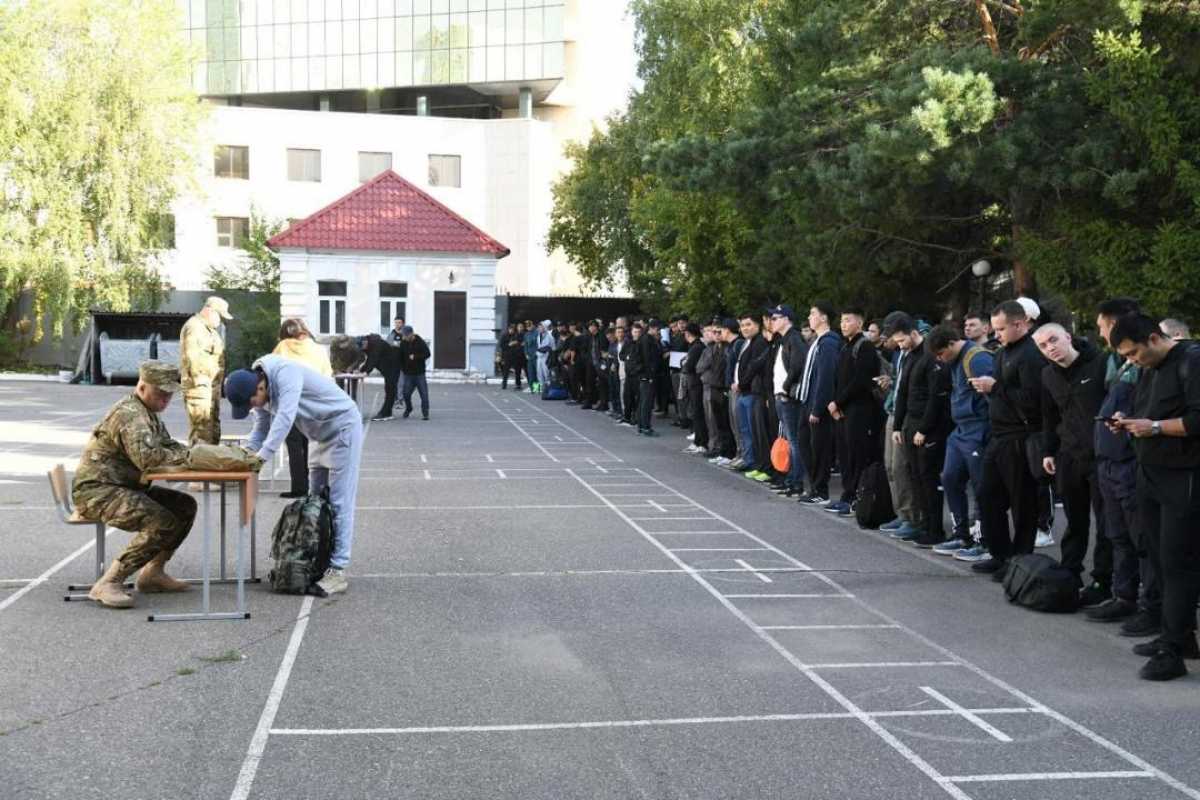 Более сотни военнообязанных призвали на сборы в Астане