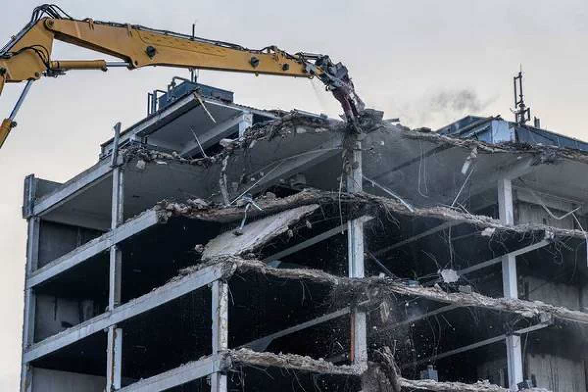 Около 20 заброшенных зданий снесли в Кокшетау