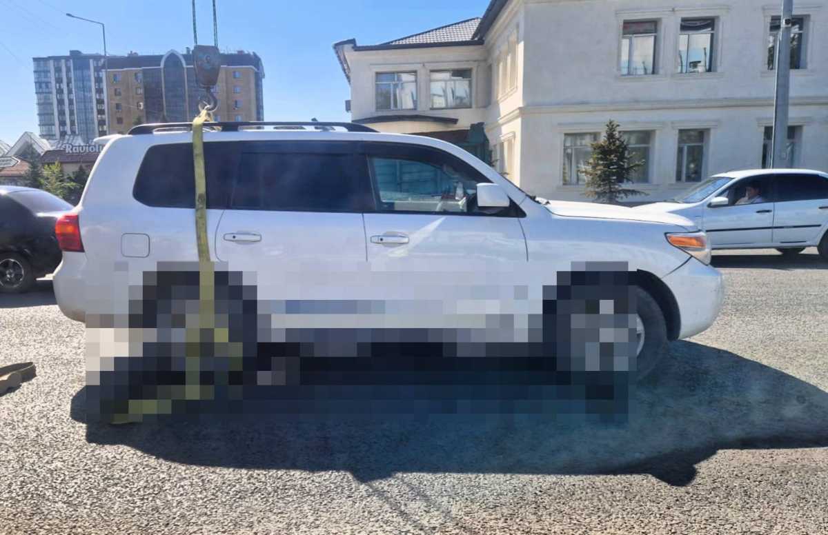69-летняя женщина погибла под колёсами авто в Семее