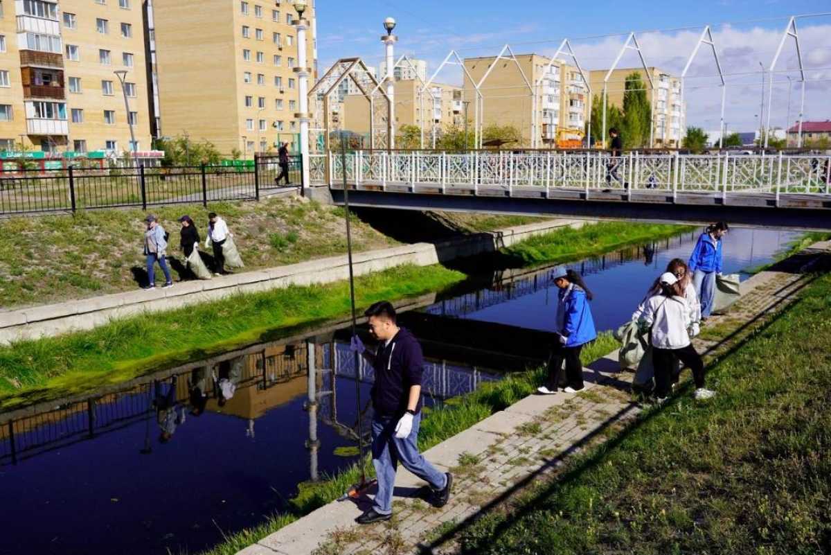 «Таза жағалаулар»: в Астане на набережной реки Сарыбулак прошла экологическая акция
