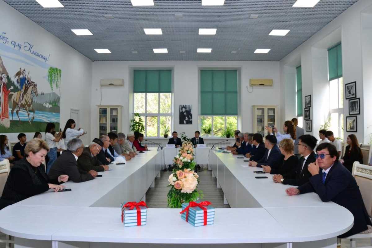 В Кокшетау презентовали книгу Главы государства «Әділетті қоғамға – шыншыл сөз»