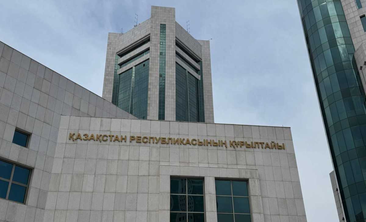 Казахстанцы смогут записаться на приём к депутатам Курултая
