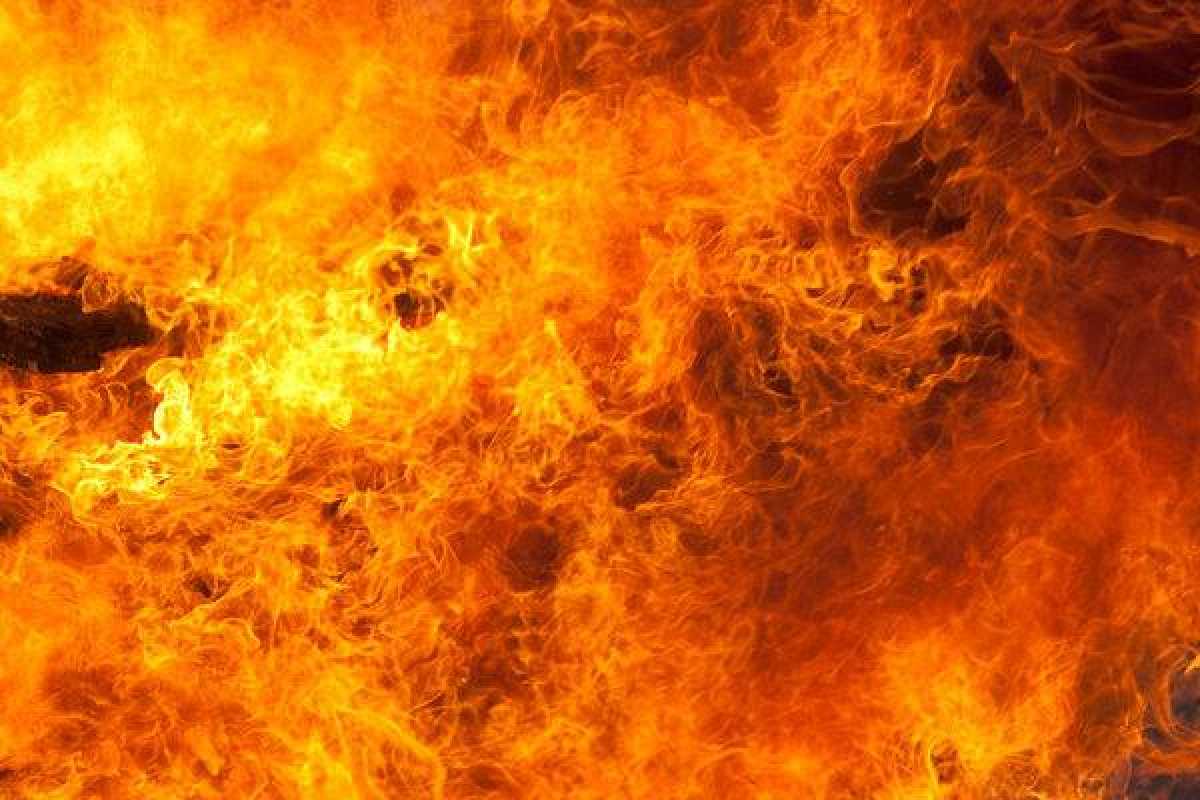 Более 60 человек эвакуировали при пожаре в многоэтажке в Туркестане