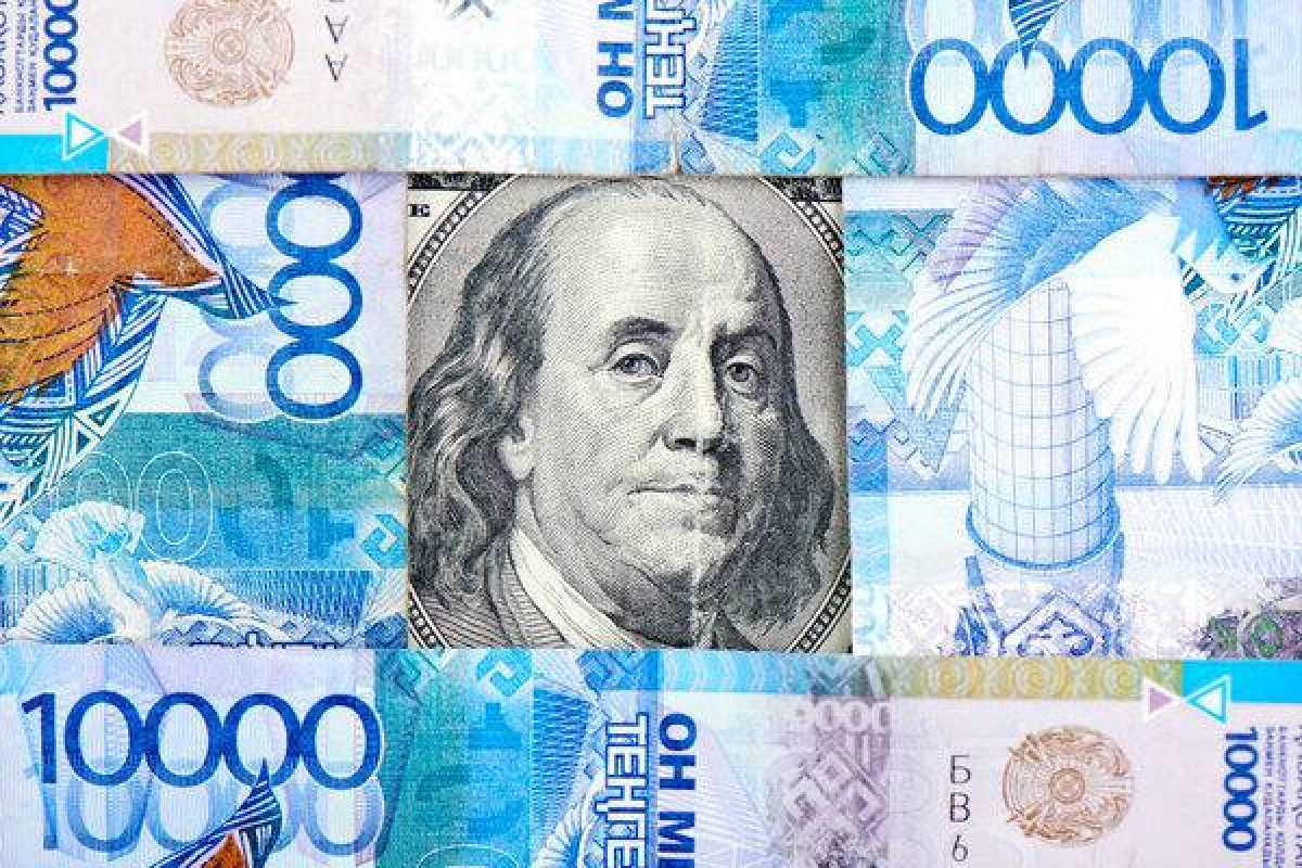 Курс доллара в Казахстане держится на отметке около 448 тенге