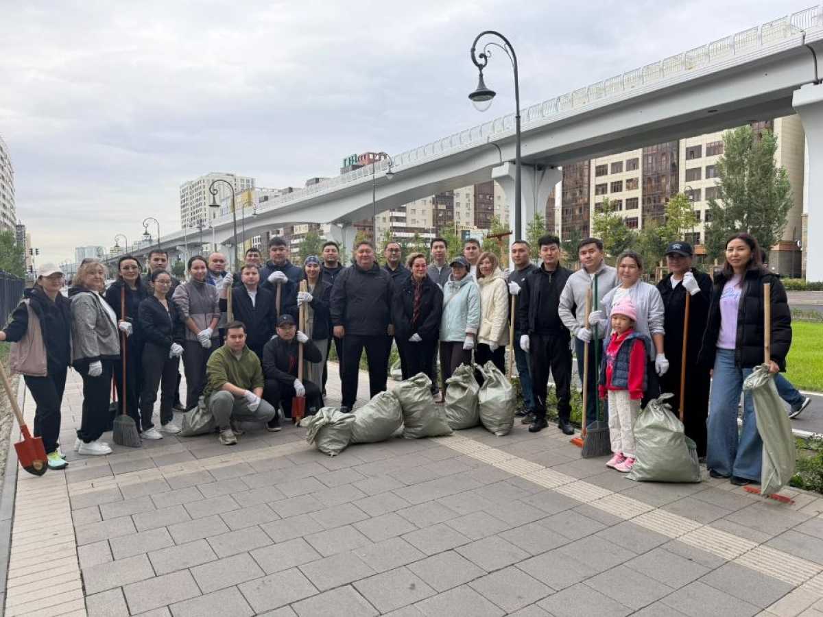 Коллектив Министерства транспорта приняли участие в общегородском субботнике