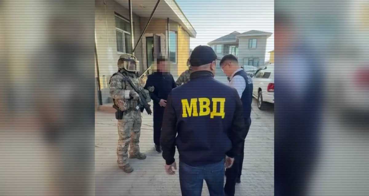 Собирали «дань» с водителей: группу вымогателей задержали на юге Казахстана
