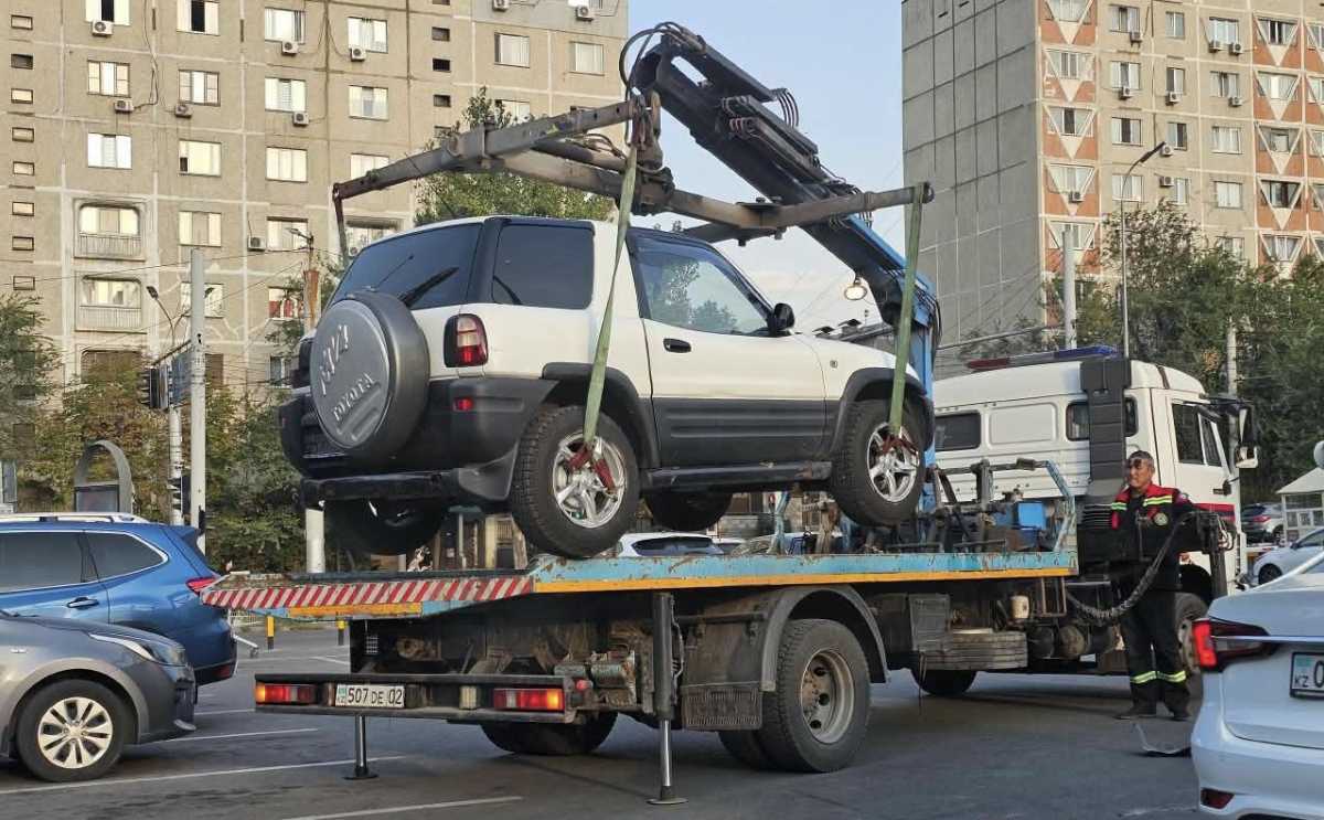 Более тысячи автомобилей отправили на спецстоянки в Казахстане за три дня