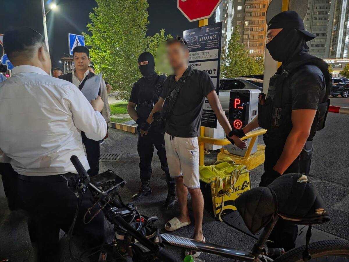 Мужчина выдавал себя за 14-летнего подростка и знакомился с детьми в Шымкенте