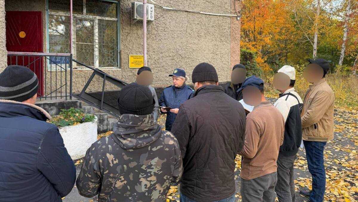Семерых иностранцев выдворили из страны в ВКО