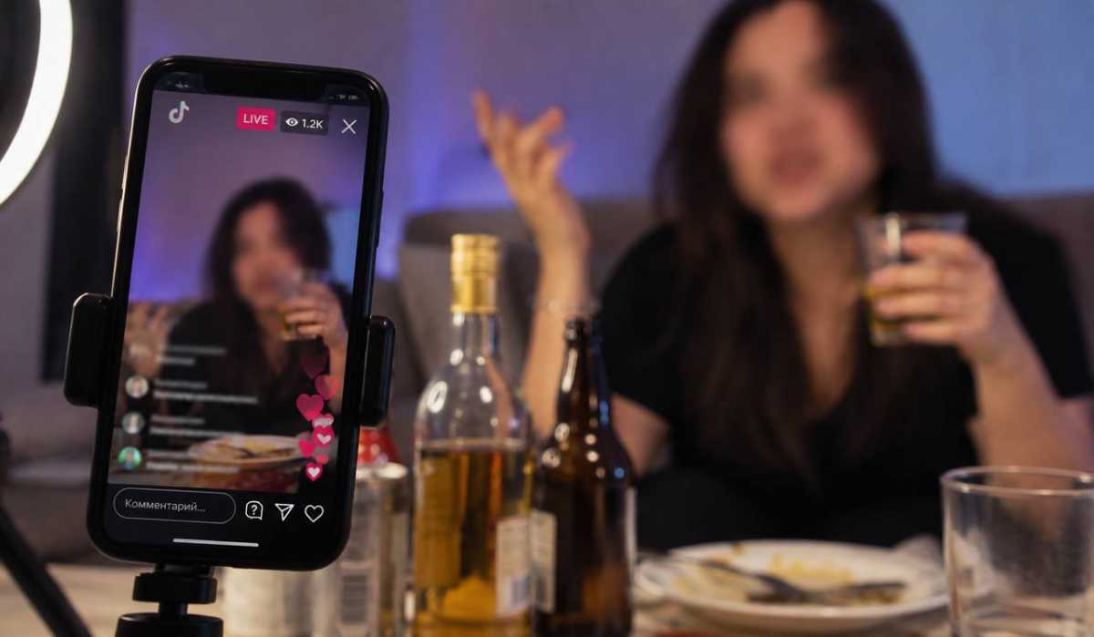 Алкоголь и маты: прямой эфир в TikTok обернулся штрафом для жительницы Талдыкоргана