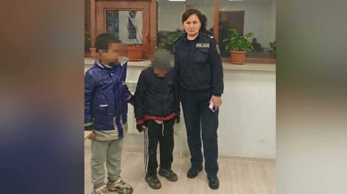 Полицейские нашли двух заблудившихся детей на окраине столицы