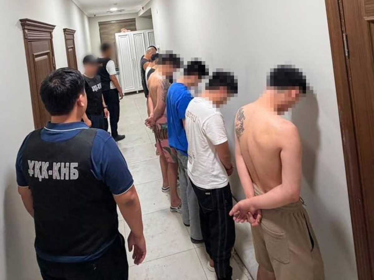 Организовали международную схему мошенничества: 13 граждан Китая выдворили из Казахстана