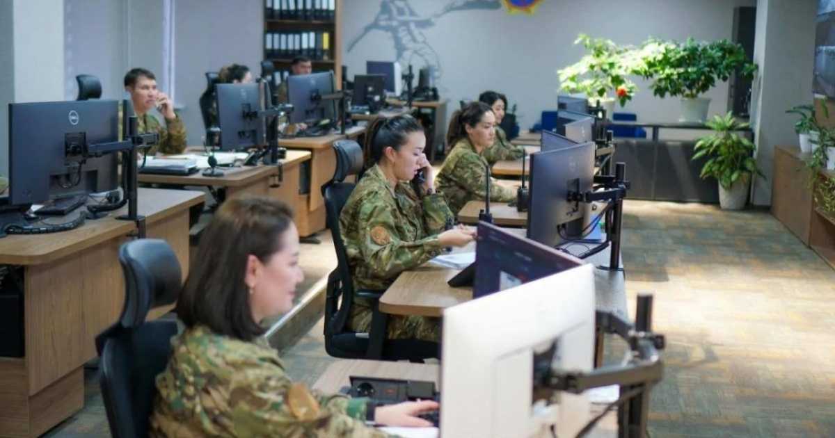 Более 3 тысяч звонков в сутки: как работают диспетчеры службы 112 в Астане