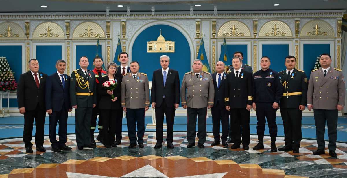 Касым-Жомарт Токаев вручил награды казахстанским спасателям