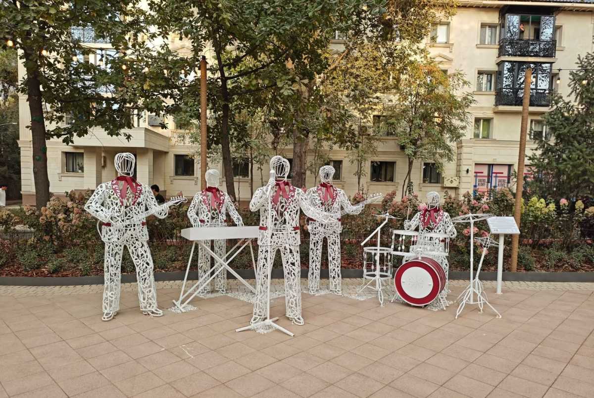 Арт-объект в честь легендарной группы «Дос-Мұқасан» откроют в Алматы