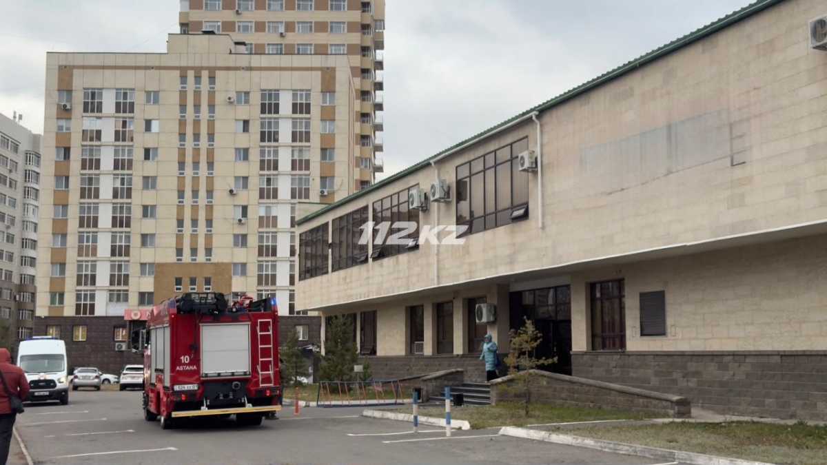 Загорелся кабель: 20 человек эвакуировали из фитнес-центра в Астане