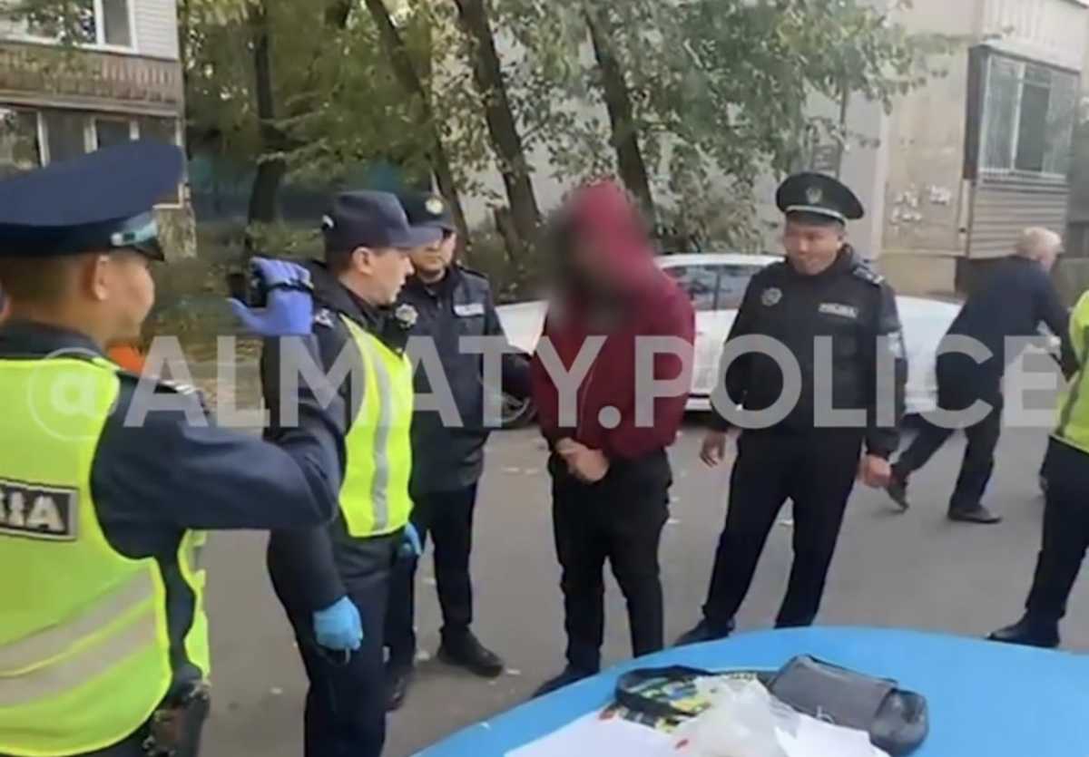 Парень с 30 свёртками мефедрона пытался убежать от полицейских в Алматы