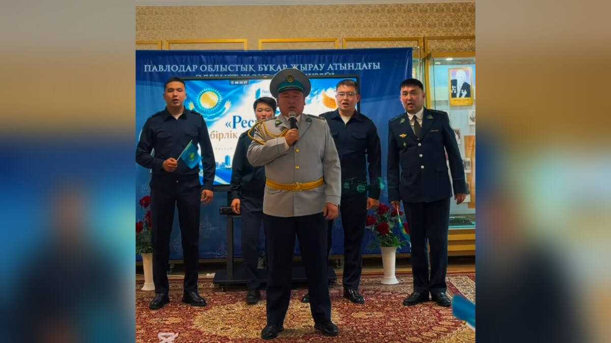 Сотрудники полиции выступили с концертными номерами в преддверии Дня Республики в Павлодаре