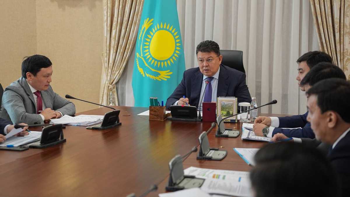 Бозумбаев поручил усилить контроль за модернизацией коммунальной инфраструктуры Казахстана