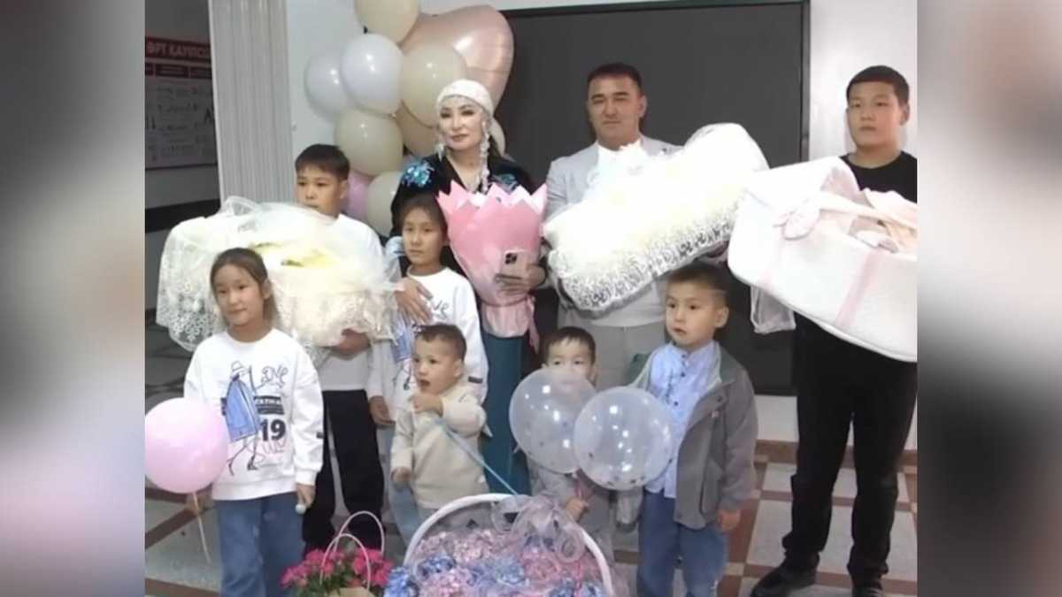 Мать семерых детей родила тройню в Шымкенте